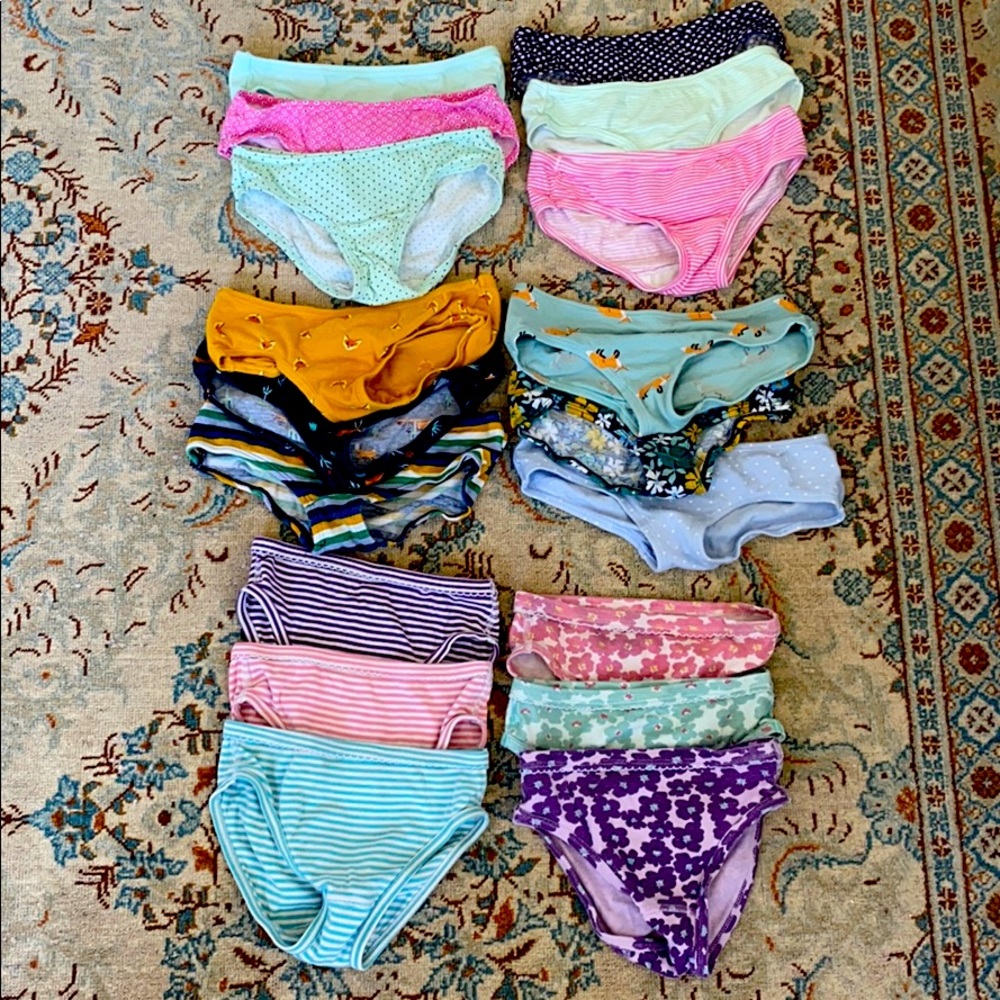 21 Pairs of Girl Underwear SZ S